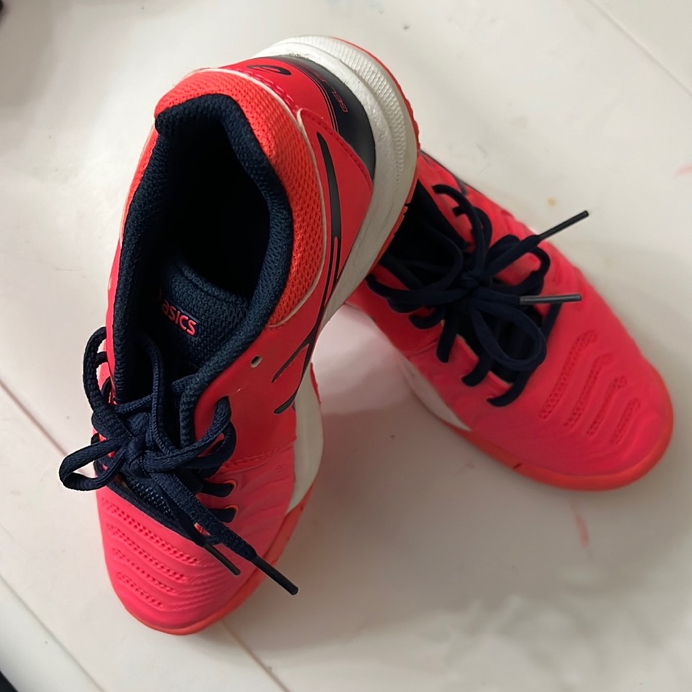 ASICS girls size 1 sneaker like new